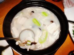 上汤丝瓜杂菌煲-渔太泰漓江小馆·广西融合菜(西街店)