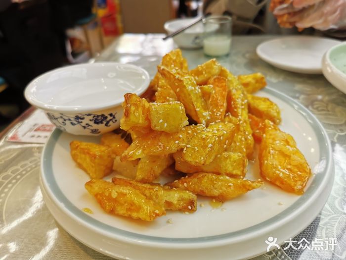 东北哈尔滨酱骨头馆房掌柜铁锅炖拔丝地瓜图片