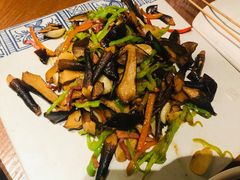 -云海肴·汽锅鸡·云南菜(天山百盛优客店)