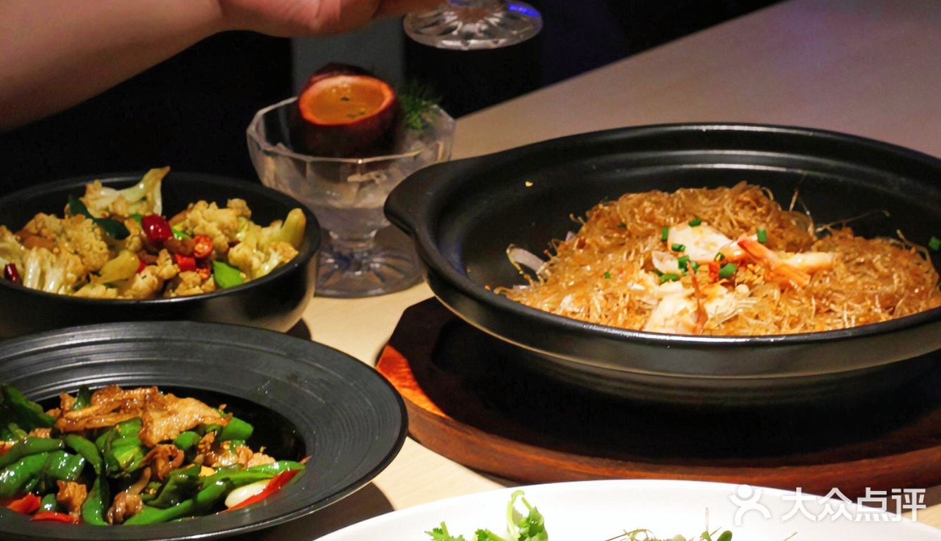 老广探店 | 系画廊餐厅食正宗顺德风生水起手撕鸡！