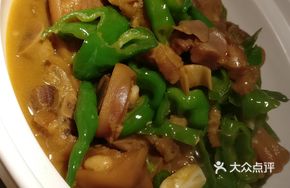 Green Pepper Stewed Pig Trotter