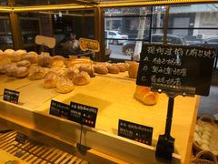 面包甜点陈列柜-啊噗吐呦现场烘焙(麦凯乐店)