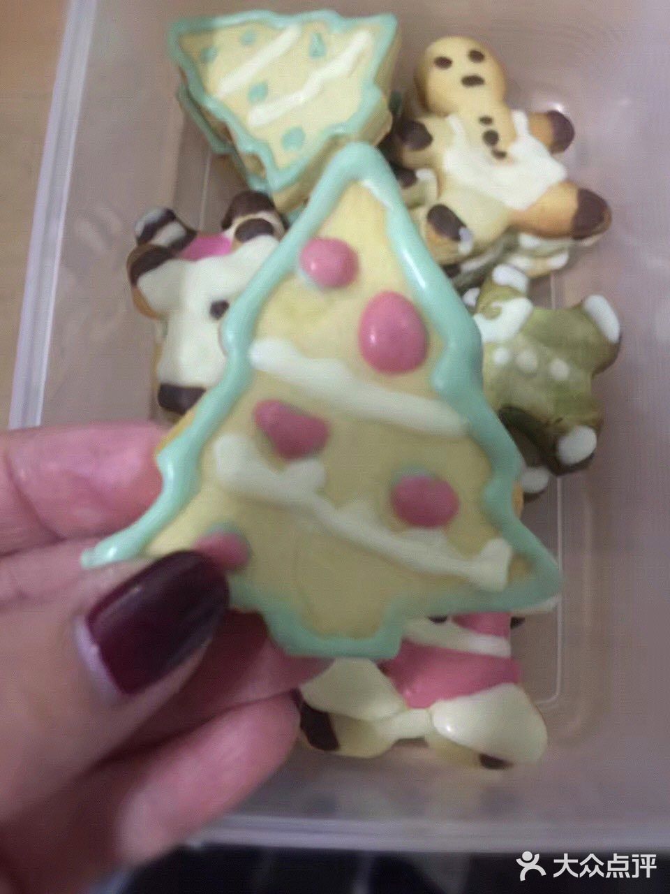 自制姜饼人饼干，很适合圣诞节的气氛！