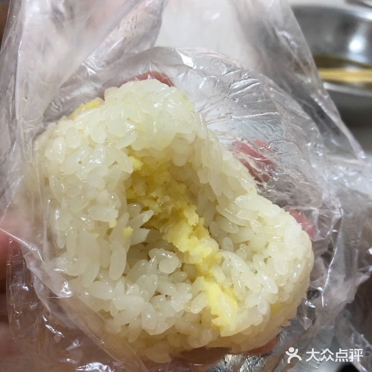 糯米饭1块5起卖，要大一点就是2块，吃起来香软糯