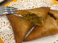 咖喱吞拿鱼角-喜莲咖啡