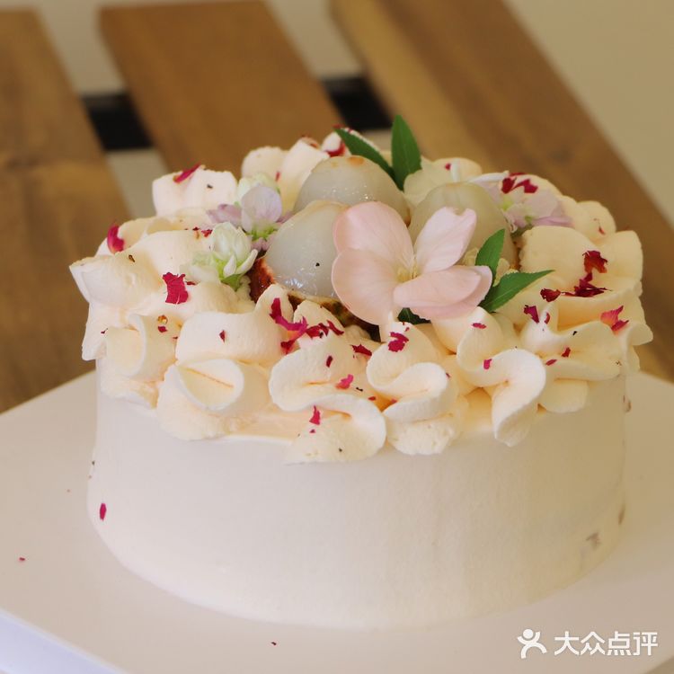 520赏味限定｜玫瑰荔枝奶油蛋糕🍧