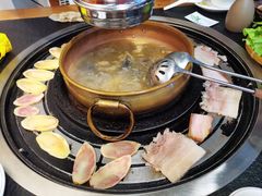 黑毛土猪肉-阿山卓·野生菌火锅·纳西火塘烤肉