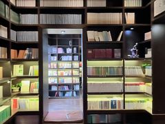 -钟书阁(松江泰晤士小镇店)