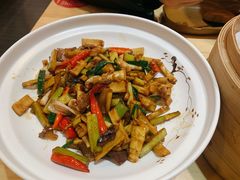 酱肉炒平利笋-小六汤包砂煲菜(文景路店)