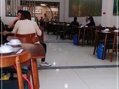 大堂-胡须哥网红竹筒菜