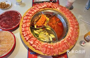 Mercedes Pot (Mushroom/Sour Tomato/Three Delicacies)