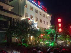 -头上红煨盐鸡·非遗院子餐厅