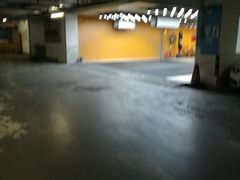 -正大乐城徐汇店-地下停车库