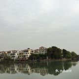 第一次到这个岛上来，被深深地震撼了！因为都是豪华别墅啊！