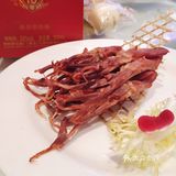 公司年会场装扮的 咋一看还以为婚礼现场