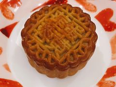 莲蓉蛋黄月饼-闻酥园(青羊区文殊坊店)