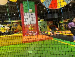 -蹦蹦跳跳(新奥购物中心店)