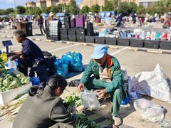 -雪绒花路停车场