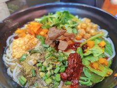 -爆炸头阿姨小四川正宗川味小吃(无任何分店)
