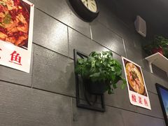 -愉肴麻辣香锅(中山路店)