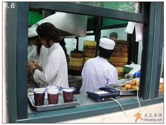 忙着包包子~~~-北万新包子店(淮海店)