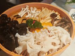 -尚尚仙·酸汤猪手·猪肚鸡火锅(华联万柳购物中心店)