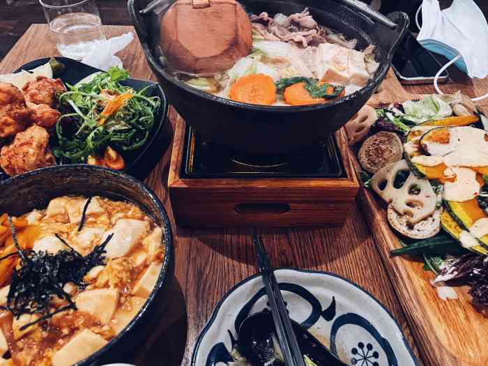 铃木食堂(丽都店"新开的店,记得原来应该是站点披萨.店内.
