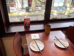 靠窗位-付小姐在成都(中山公园店)