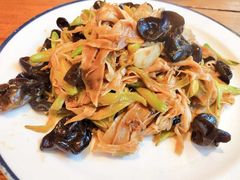 -闯关东东北农家菜(崂山石老人店)