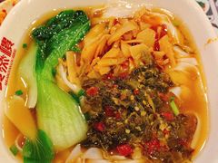 酸菜笋丝米粉-双燕楼·手工馄饨·汤面小吃(世纪汇店)