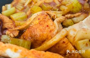 Sauce-Flavored Chicken Fried with Naan, Rice Noodles and Rice Cake