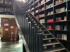 -钟书阁(松江泰晤士小镇店)