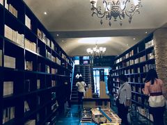 -钟书阁(松江泰晤士小镇店)