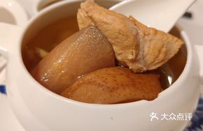 Sichuan Fritillary Bulb and Pear Stew with Pork Shank