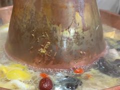 -果松木炭酸菜铜火锅·外婆参鸡汤