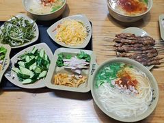-亮亮面馆(经六路店)