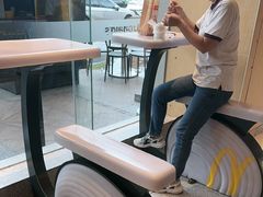 -麦当劳(中二横路店)