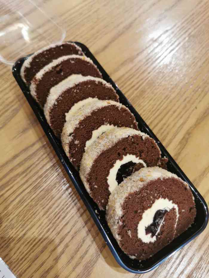 bread 618(枫叶小镇店)-"面包口感还不错,挺软的,蓝莓布丁,蓝莓果.