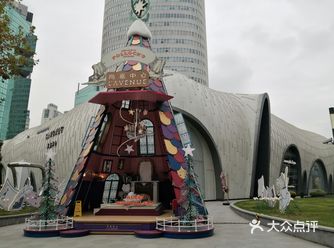 12月份的圣诞树来喽，今天是尚嘉中心的圣诞树哦 