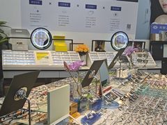 -天空之镜眼镜店蔡司依视路配镜授权零售店(望京颐堤港店)