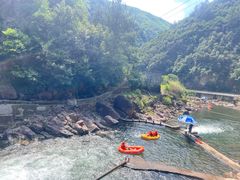 -安吉龙王山峡谷漂流