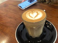 Flat&nbsp;white-black rainbow coffee