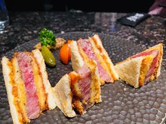 澳洲和牛纽约客炸牛排三明治-老乾杯和牛烧肉(王府中环店)