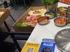 -山野的朋友露营炭火烤肉