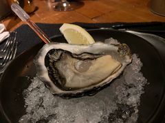 新鲜生蚝搭配柠檬和小洋葱-AZUL by FUEL蓝色·法式酒馆(琶醍店)