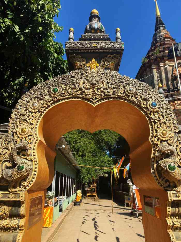 罗摩利寺-"在清迈,骑自行车沿着古城边闲逛是个不错的.