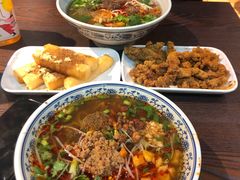 -爆炸头阿姨小四川正宗川味小吃(无任何分店)