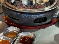 -围炉肉舍•炭烤活鳗•丹东海鲜烤肉(步行街店)