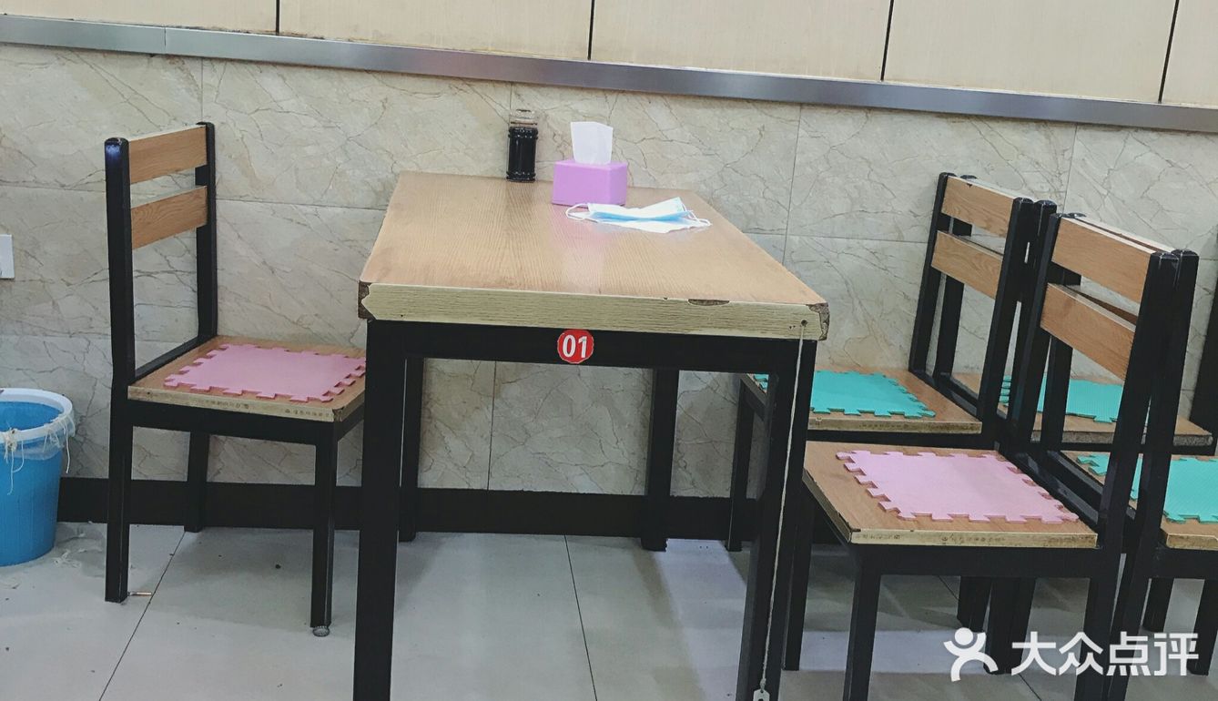 铁西一带的深夜食堂。  在沈阳，老四季，民宜