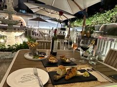 -Mark&Mars Restaurant